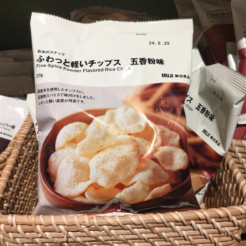 お米のスナック　ふわっと軽いチップス　五香粉味