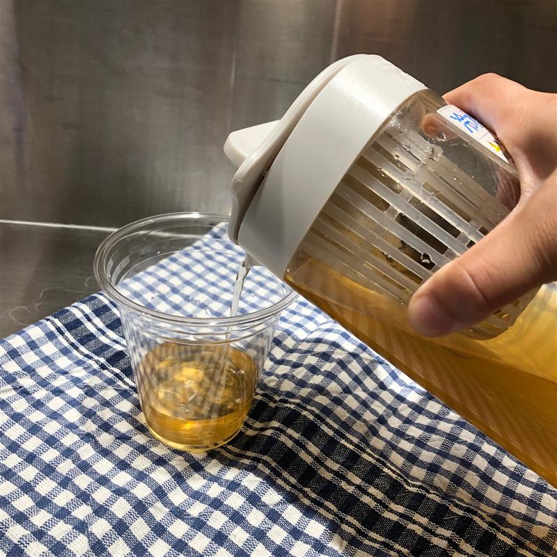 【岡山表町商店街】横置きできる　ストレーナー付き冷水筒　冷水専用約１Ｌ
