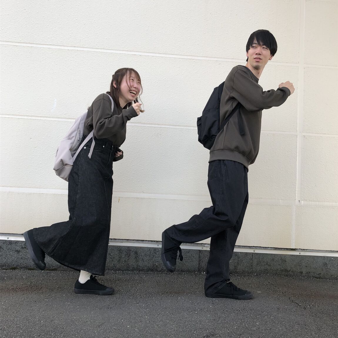 走るシルエット