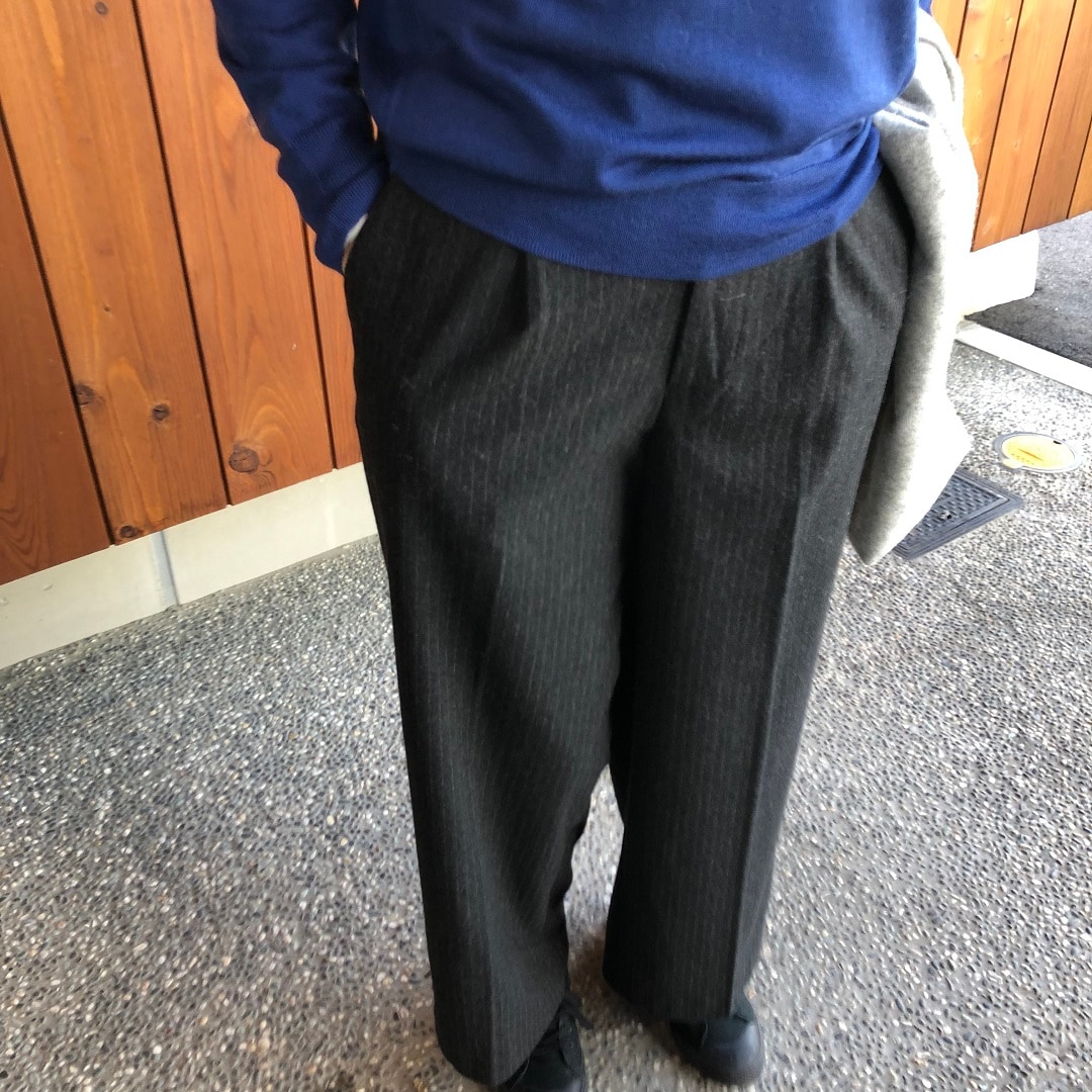 衣服着用タックパンツ