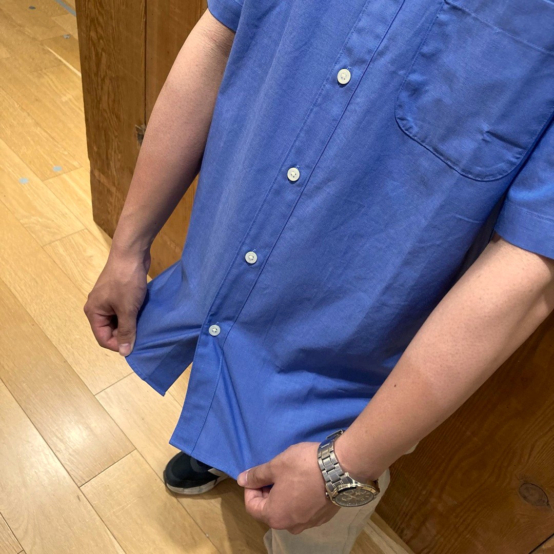 ブルーシャツ