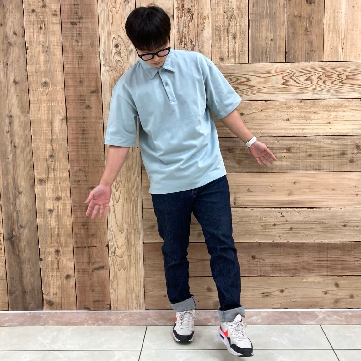 涼感UVカットワイド半袖Tシャツを着たスタッフの写真です。