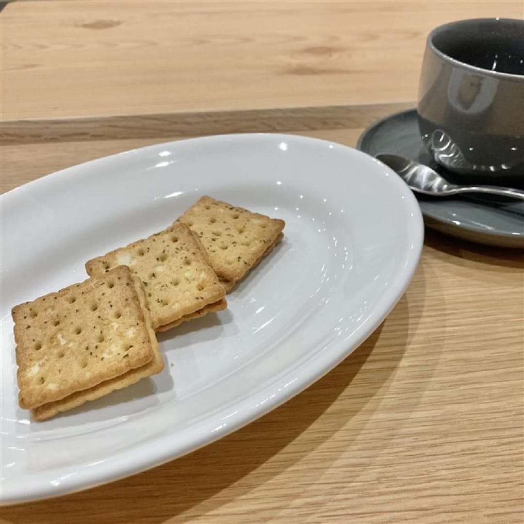 クリームサンドクラッカー　ピーナッツクリーム味