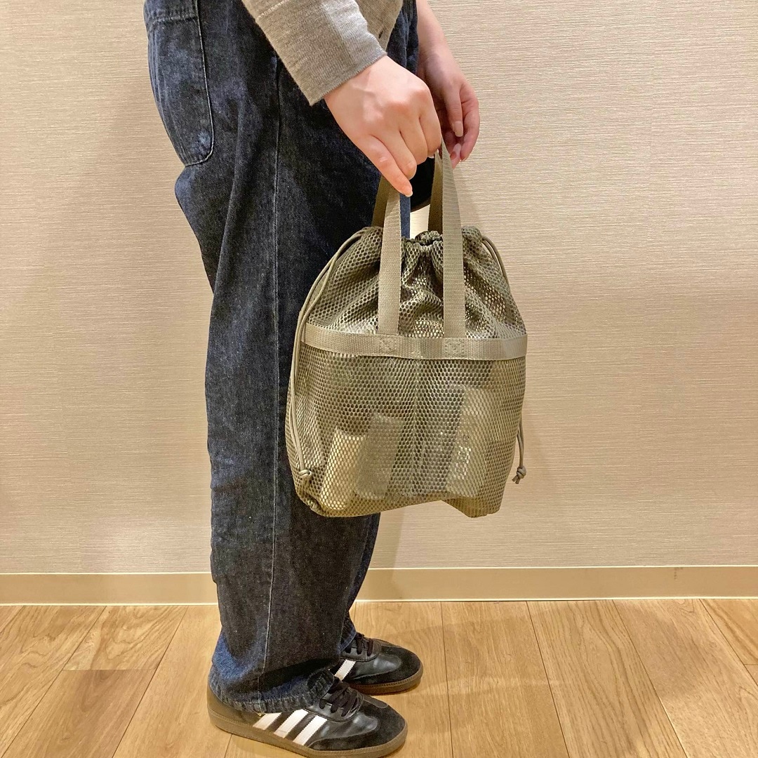 立体メッシュ持ち手付き巾着