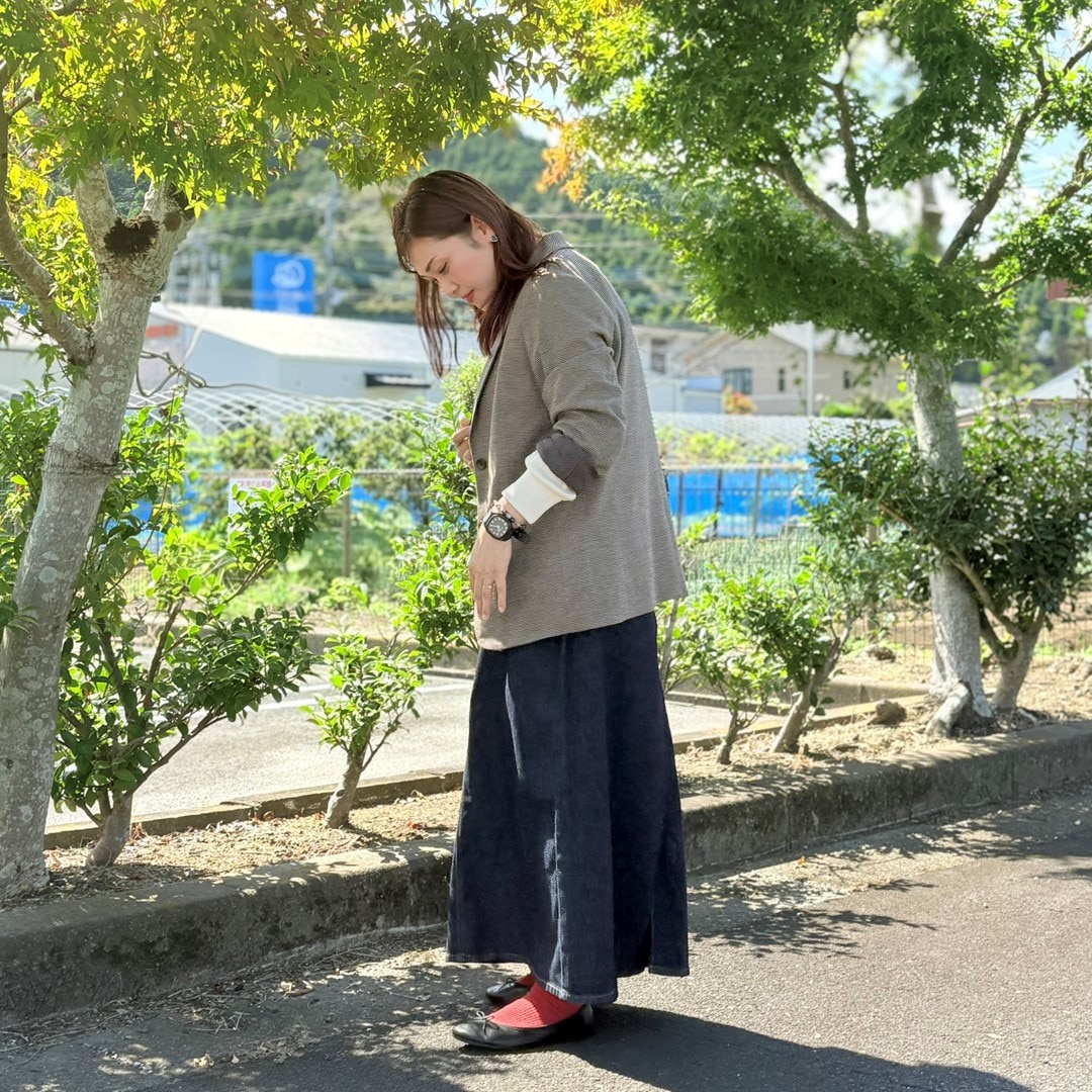 起毛テーラードジャケットを着用したスタッフの写真です。