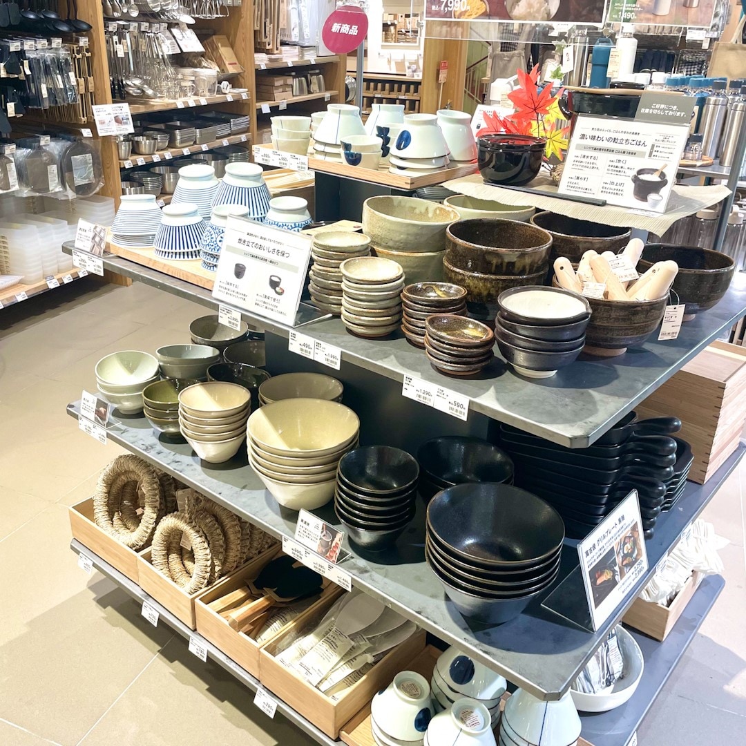 この時期限定の季節食器が入荷しています