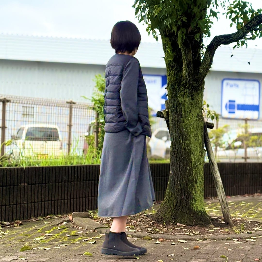 起毛長袖ワンピースを着たスタッフの写真です。