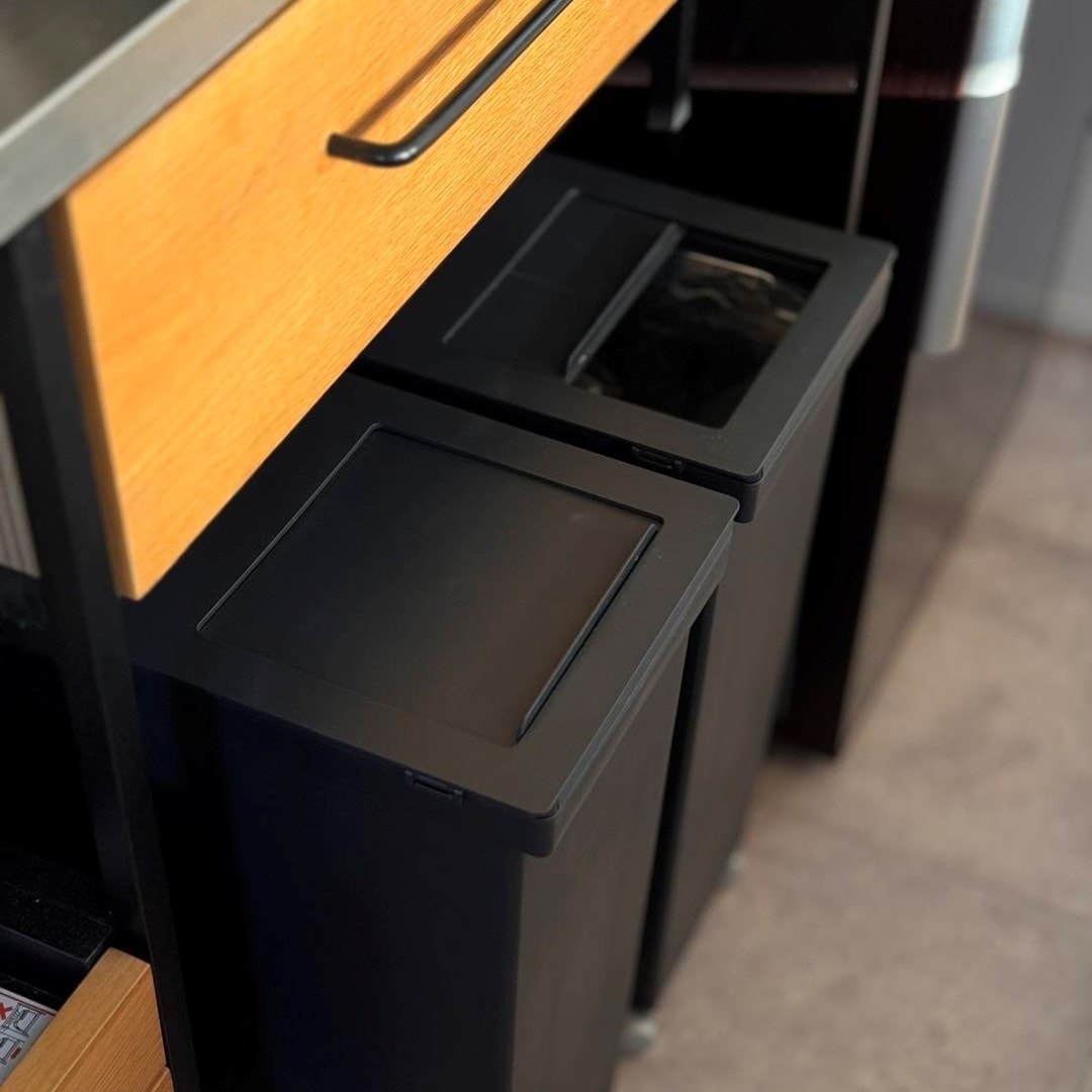 再生ポリプロピレン入りフタが選べるダストボックスの写真です。