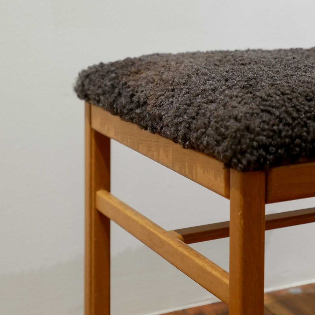 もこもこ張地のヴィンテージチェア