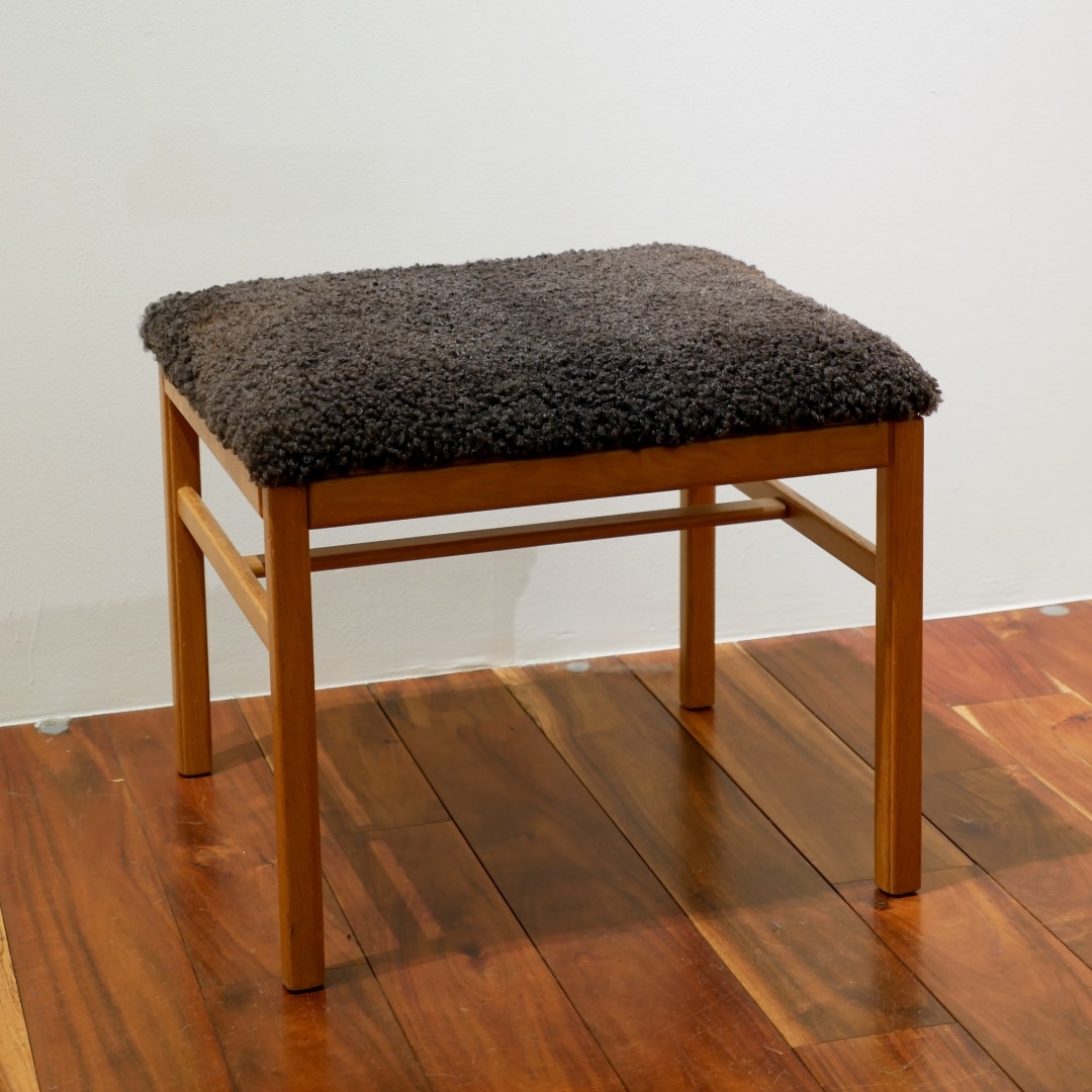 もこもこ張地のヴィンテージチェア