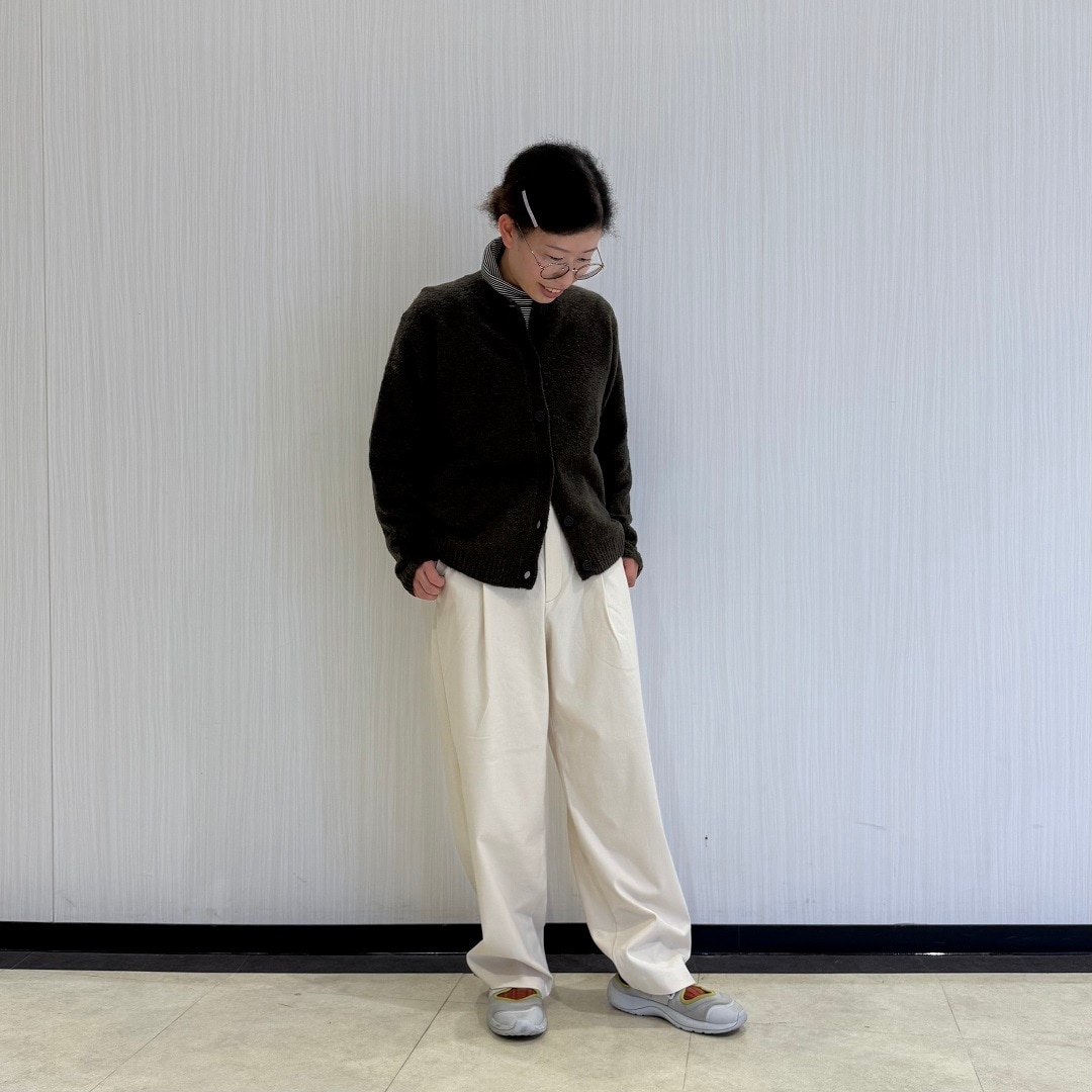 カーディガンコーデ