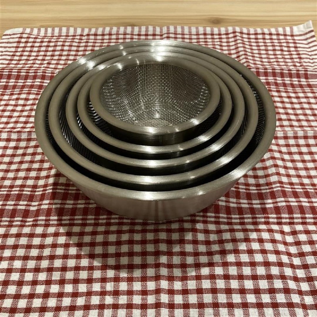 ボール、ザル重ねた写真