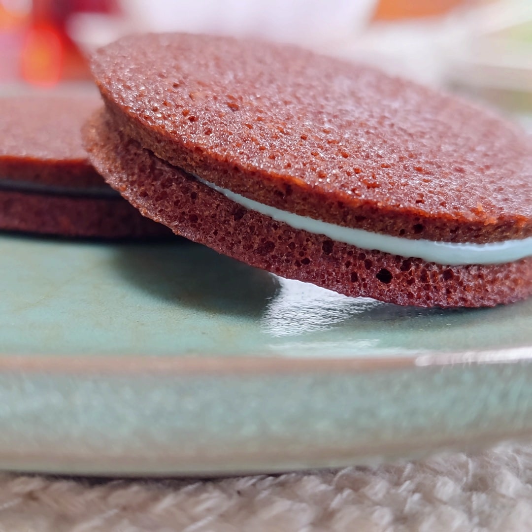 【イオンモール鈴鹿】ざくざく食感を楽しむ｜チョコミントのチュイルサンド