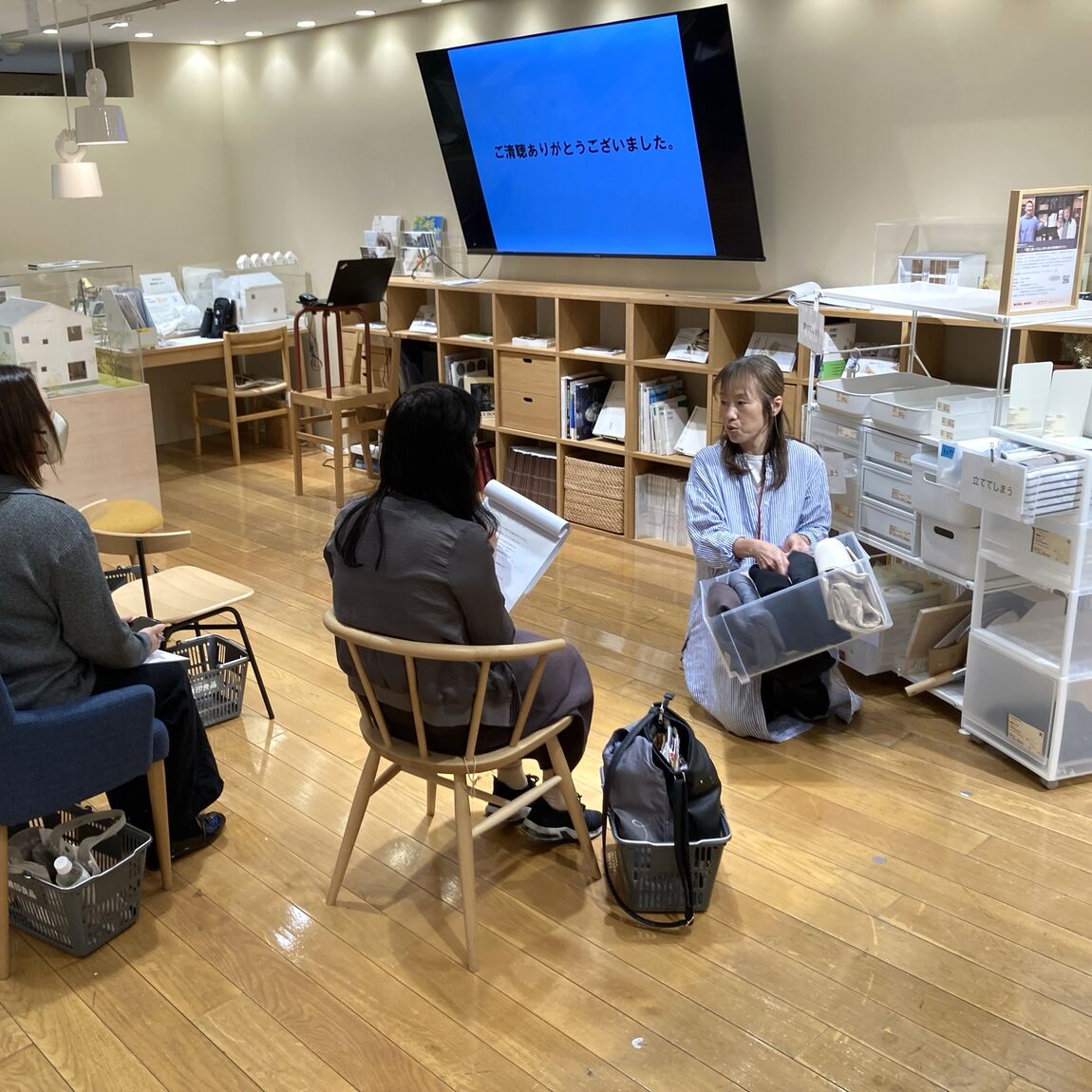 先月行った収納セミナーの実演コーナー中の画像