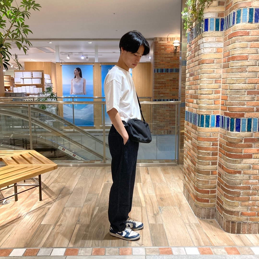 涼感ＵＶカットワイド半袖Ｔシャツを着用している写真