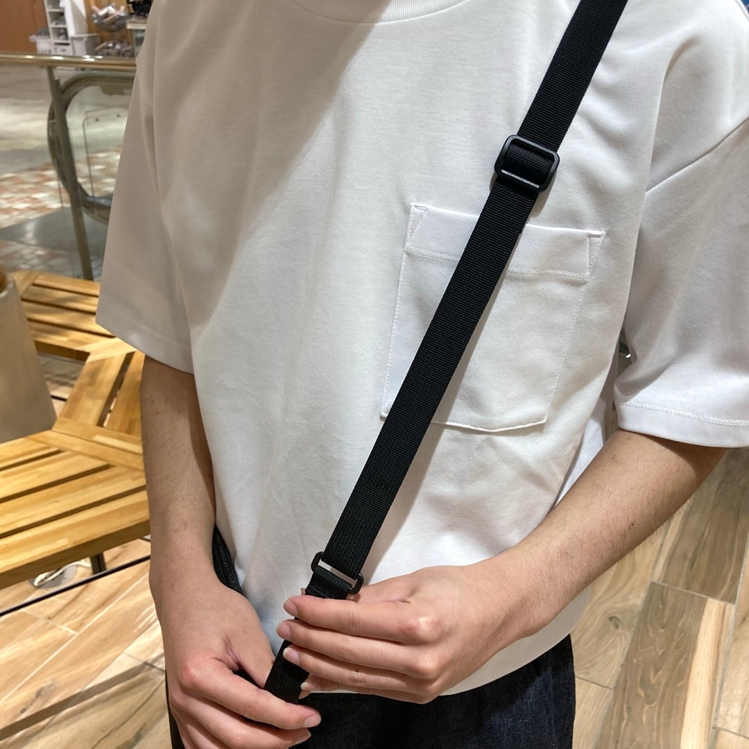 涼感ＵＶカットワイド半袖Ｔシャツを着用している写真