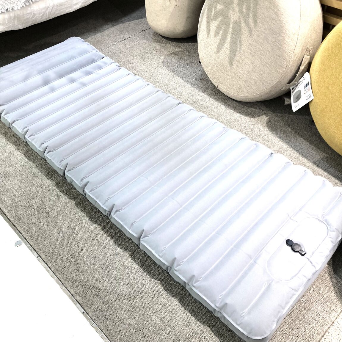 【リヴィンオズ大泉】　　　　　　人気商品が再入荷しました｜空気でできたマットレス_b8ewAT