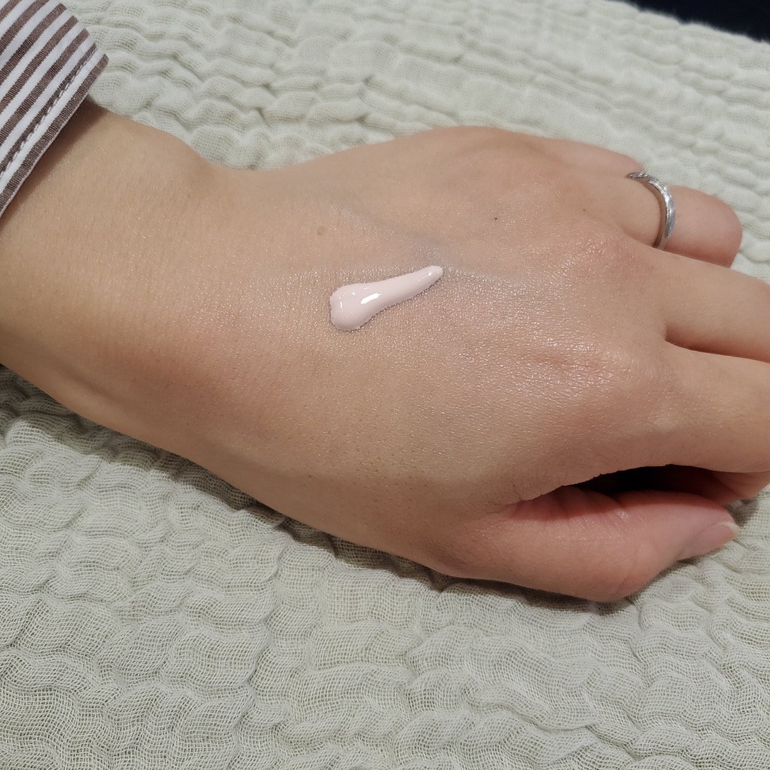 『トーンアップ　日焼け止めミルク』消費税込み990円