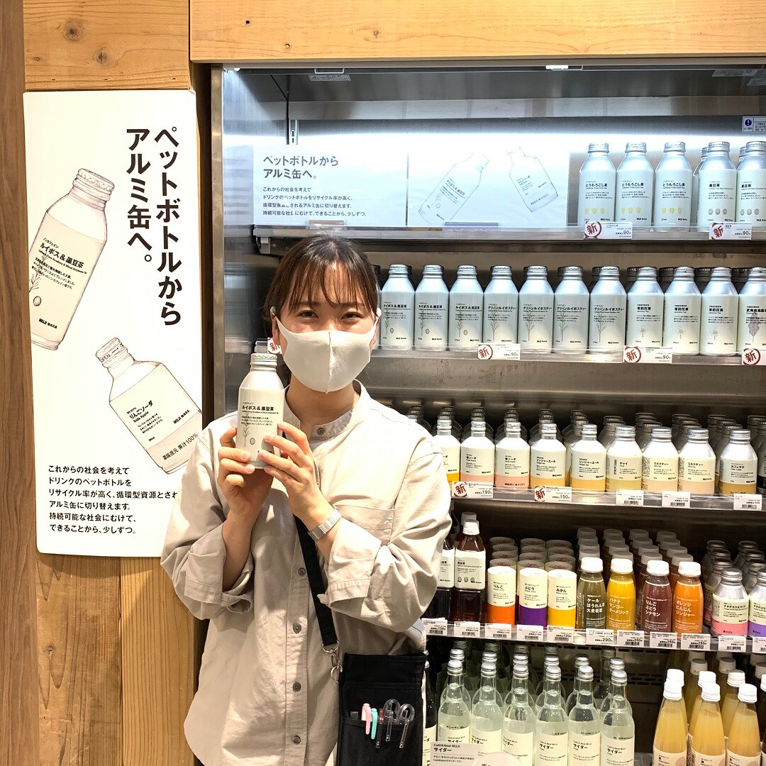 スタッフ売り場前