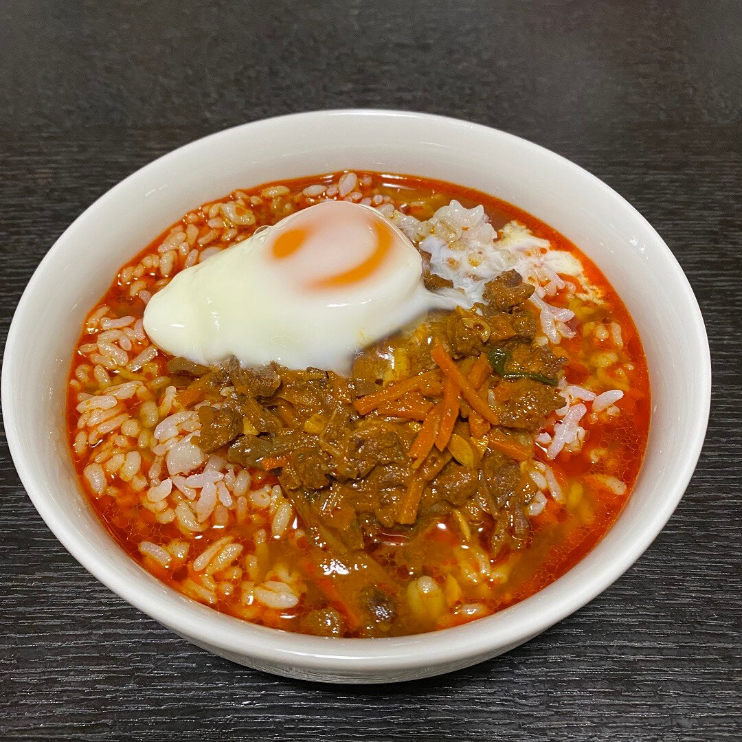 器にのせたユッケジャン