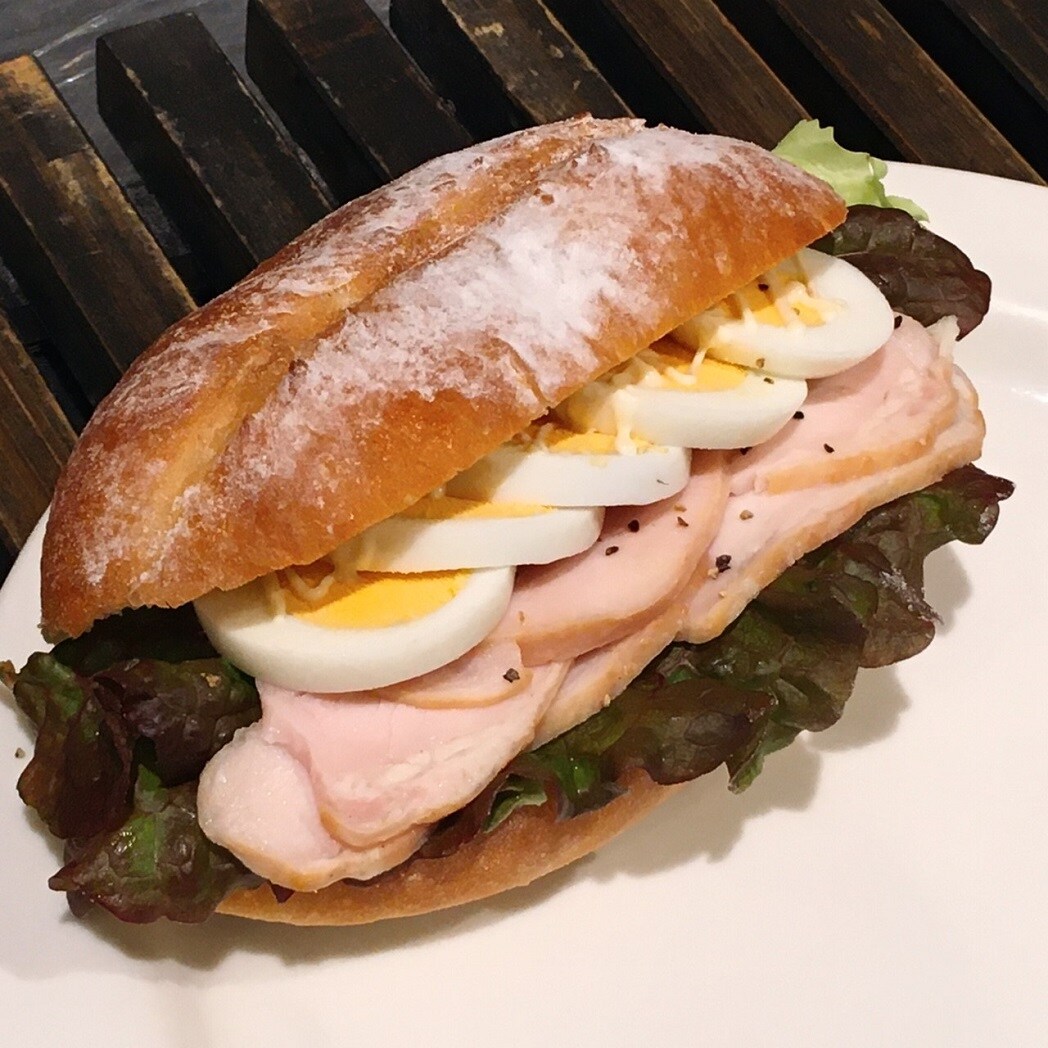 【Cafe'&Meal MUJI グランフロント大阪】スモークチキンのサンド