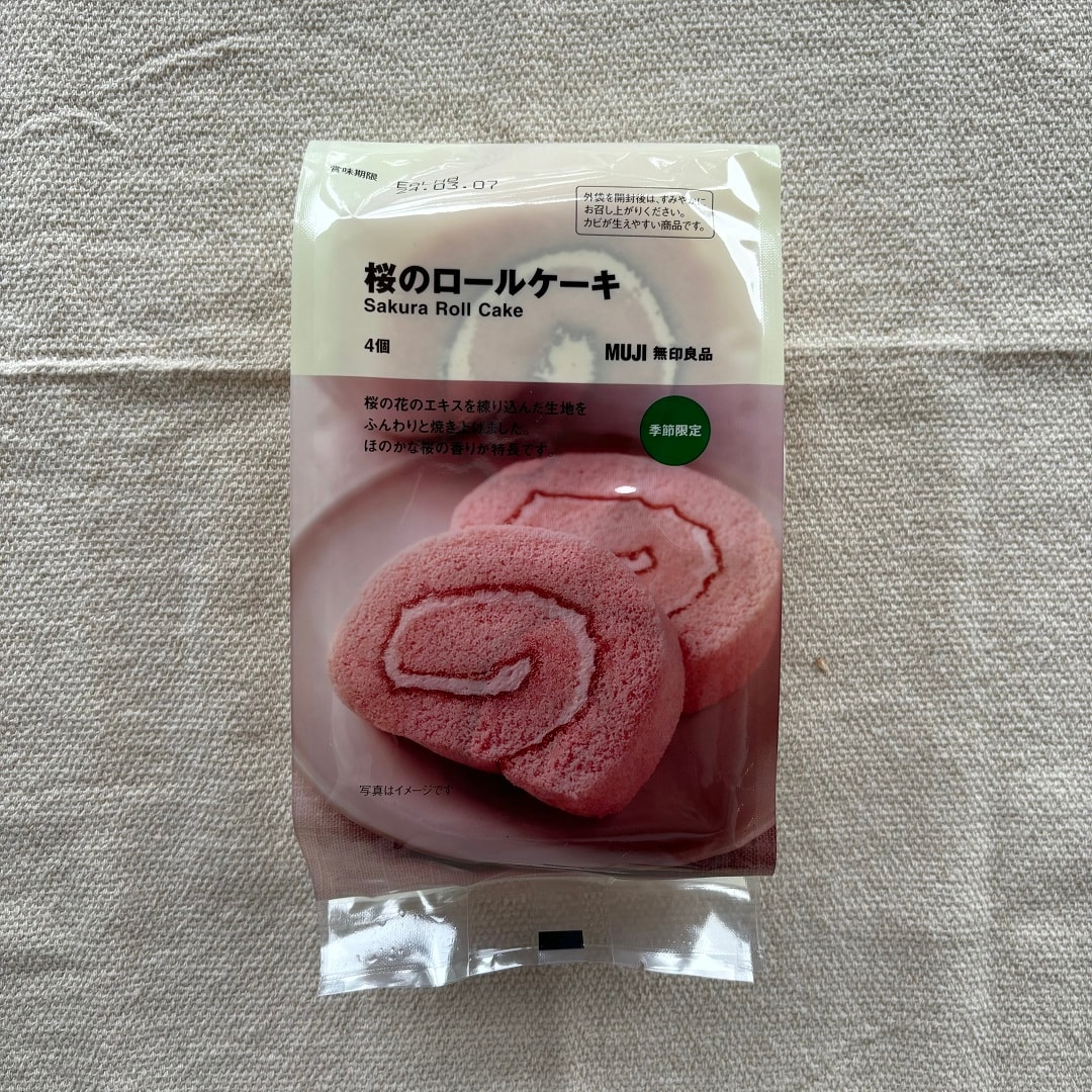 桜のロールケーキ