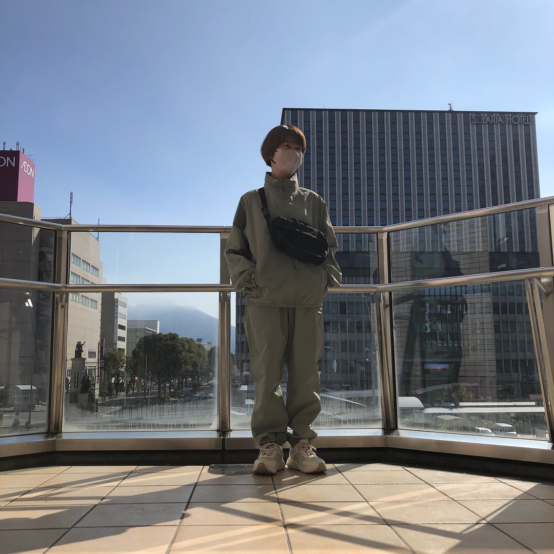 ジャケット着用しているスタッフ