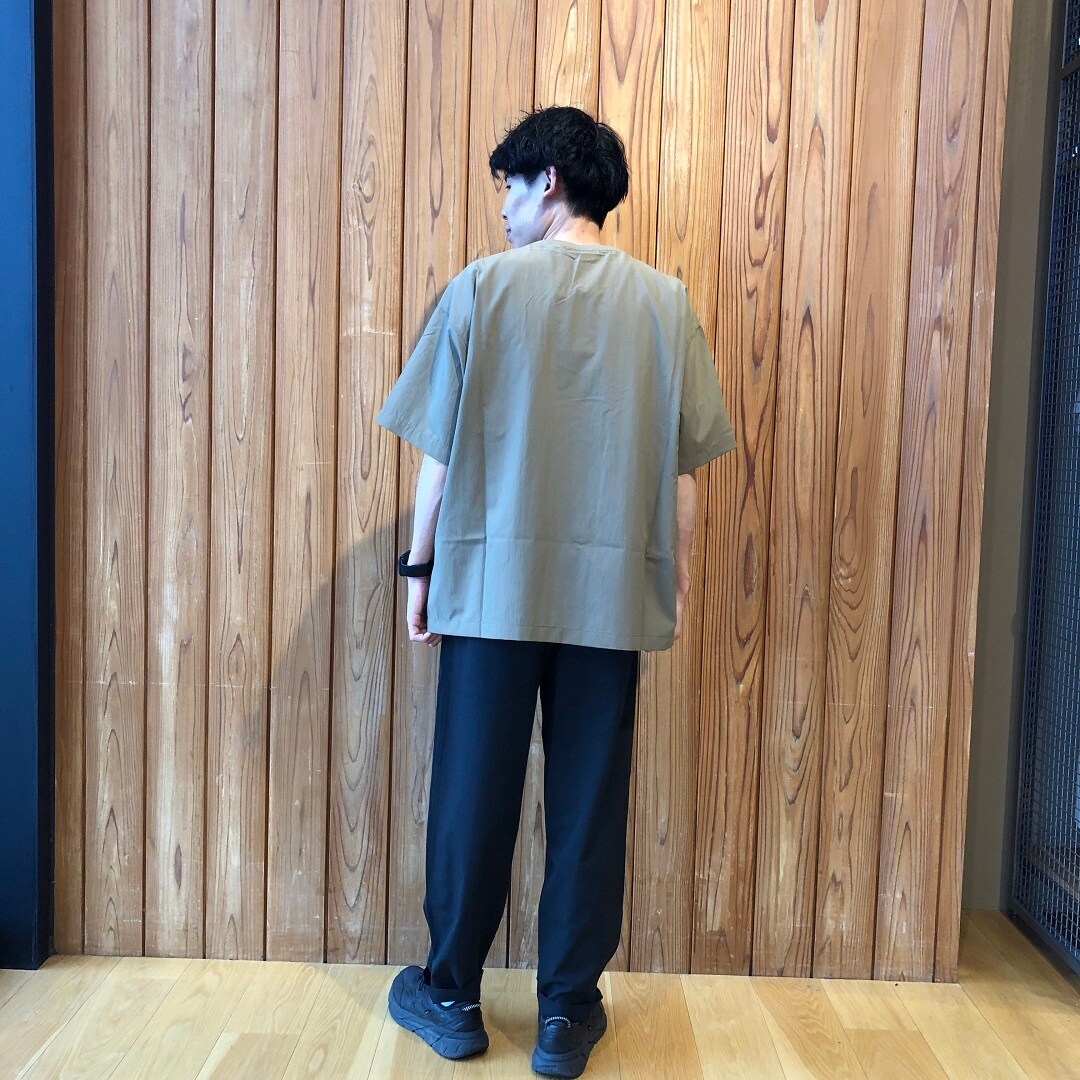 紳士風を通すTシャツカーキ③