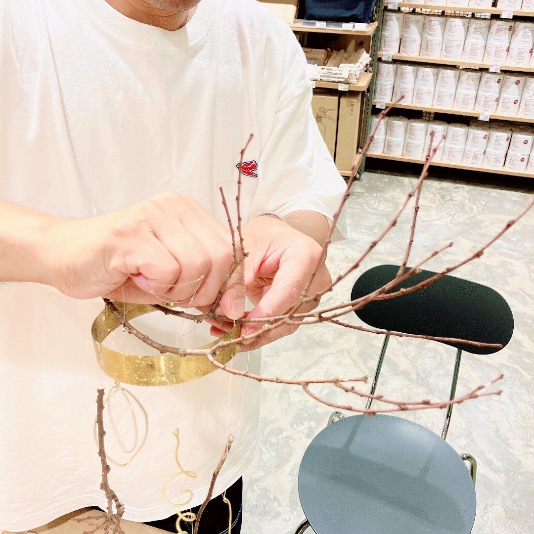 真鍮と植物の枝モビールづくり