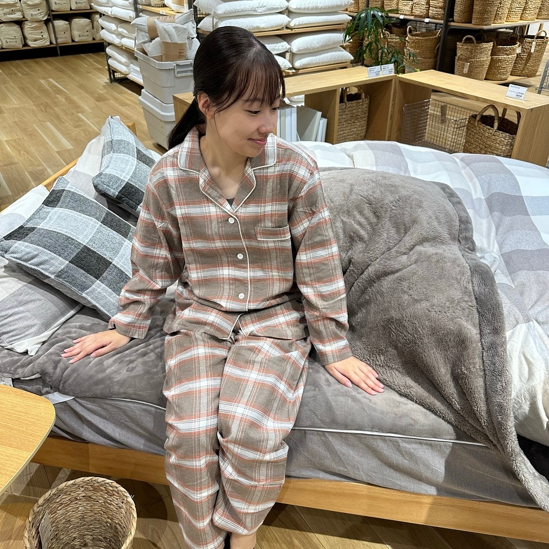 女性スタッフ