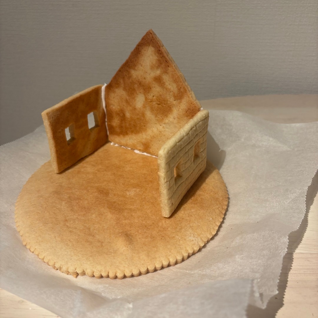 組み立ててる写真