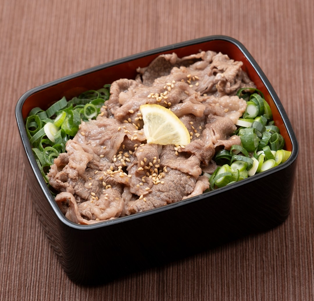 【京都山科】京檸檬で引き立つ、お肉のうま味｜ビフテキ重・肉飯　ロマン亭
