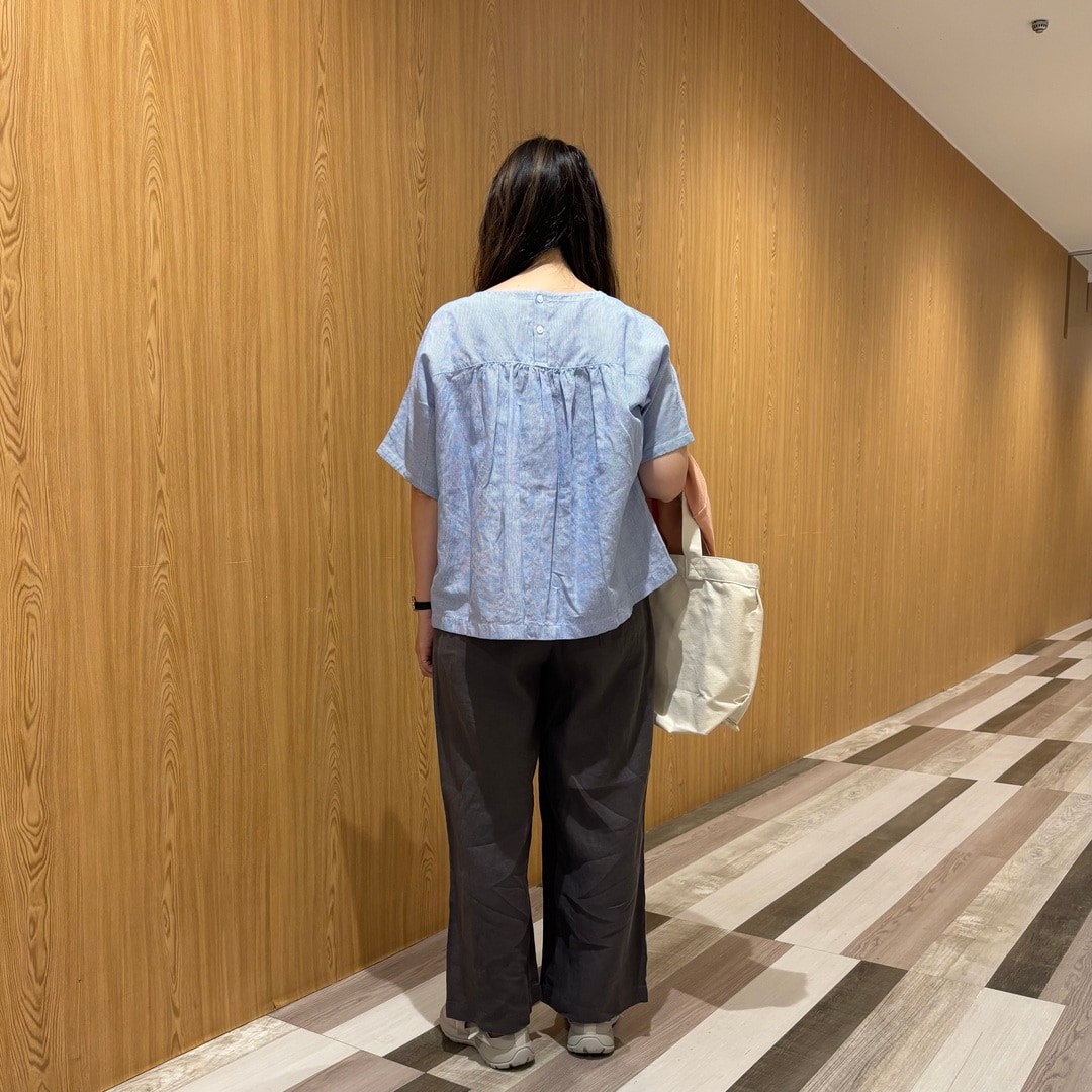 半袖ブラウス