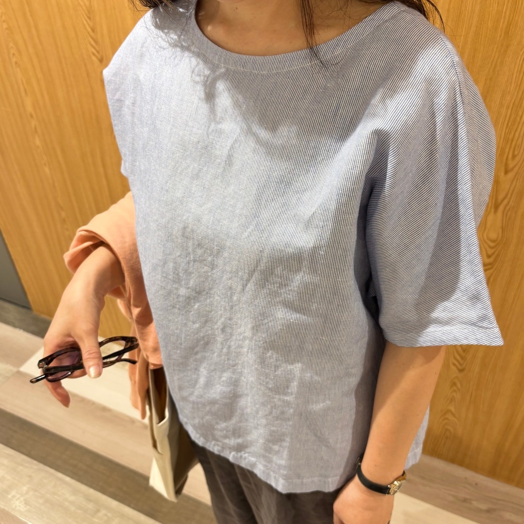 半袖ブラウス
