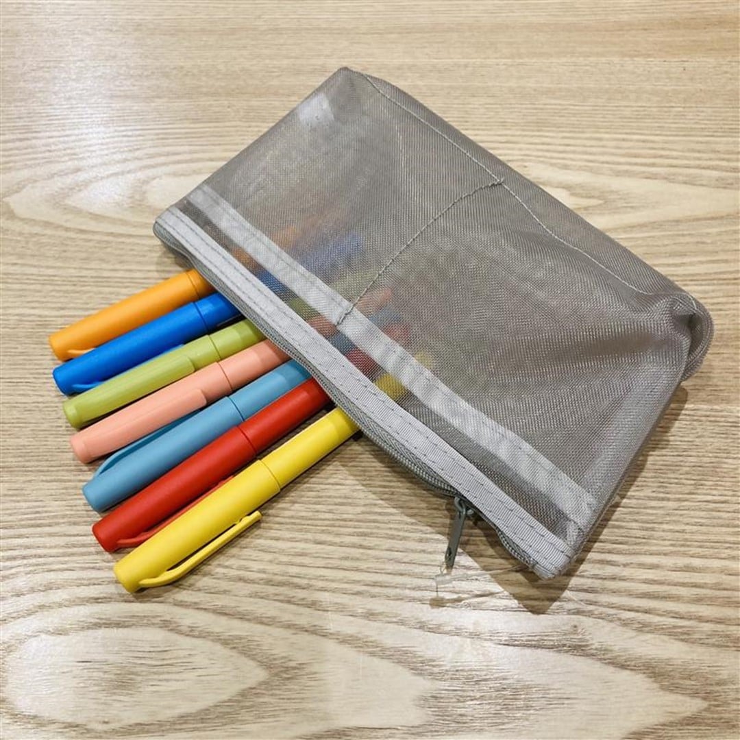 ナイロンメッシュペンケースの写真です