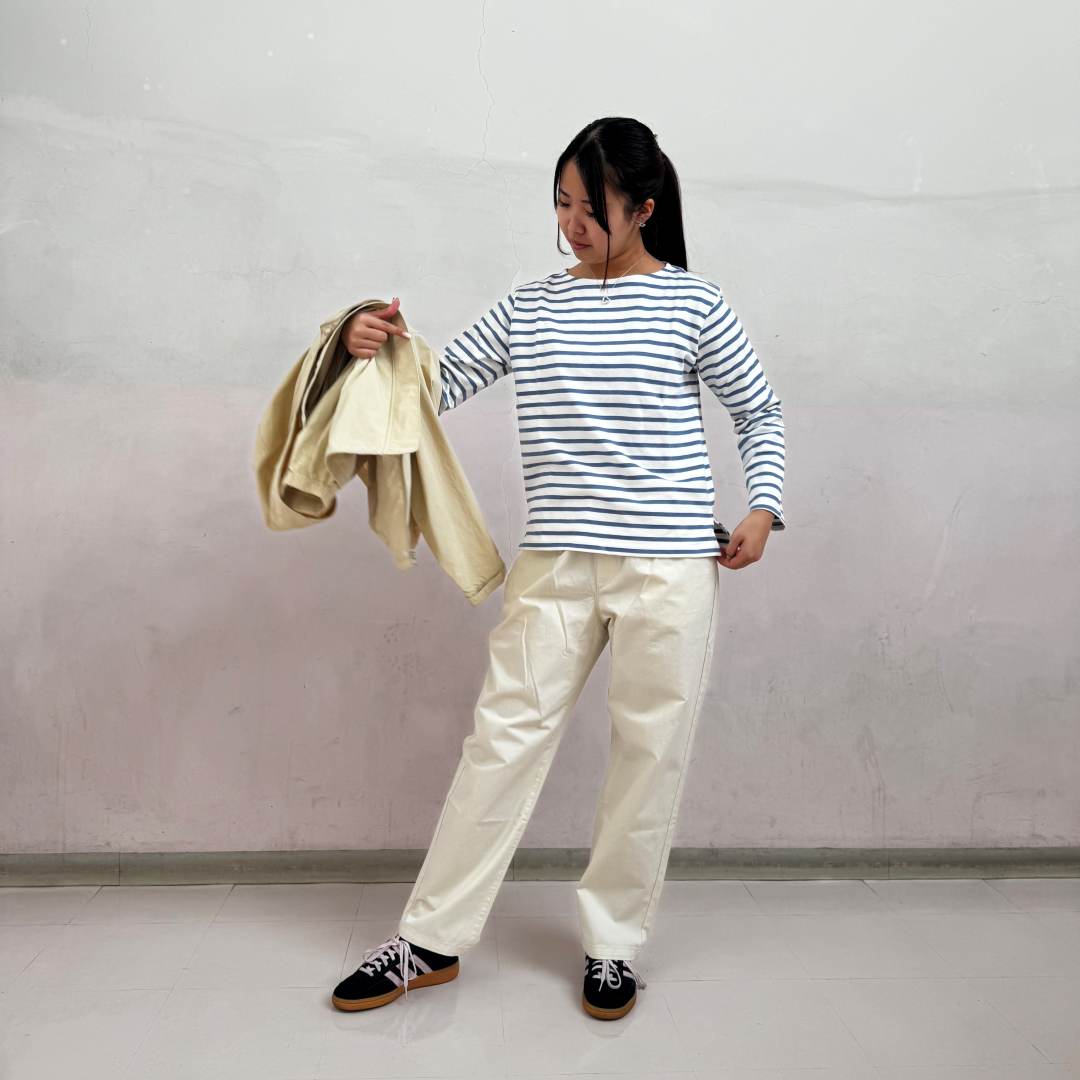 パーカージャケットを着た女性の画像２