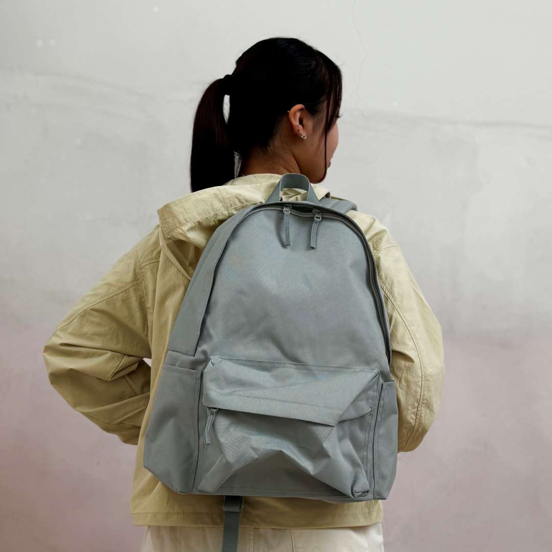 パーカージャケットを着た女性の画像3