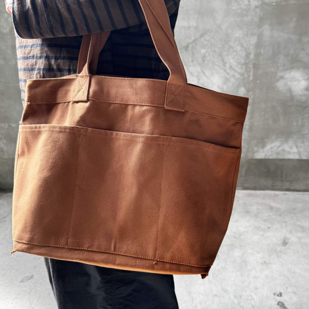 キャメルのバッグの画像