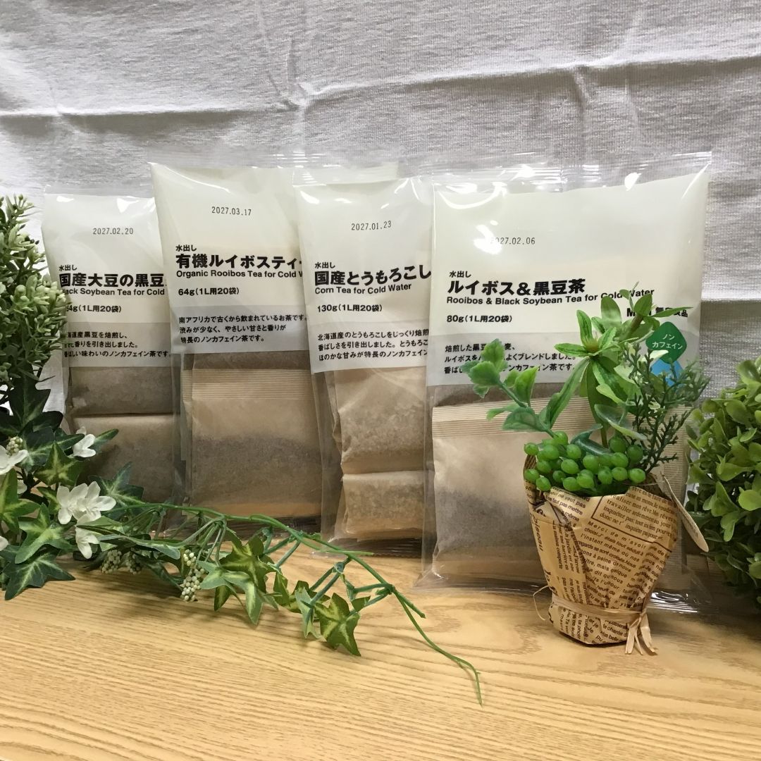 1L用のノンカフェインの水出しのお茶が並んでいる画像