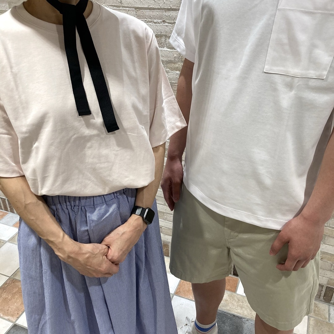 涼感半袖ＵＶカットＴシャツを着用している写真