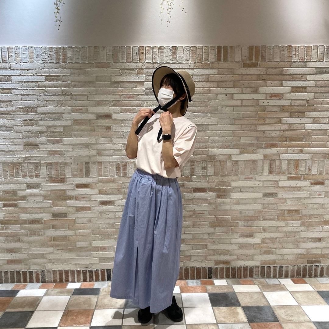 婦人　涼感ＵＶカットクルーネックワイド半袖Ｔシャツを着用している写真