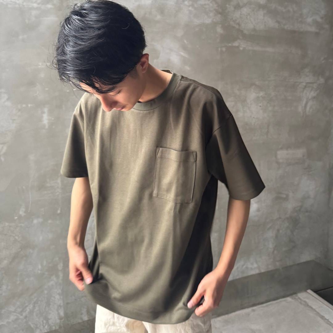 Tシャツを着た男性の画像