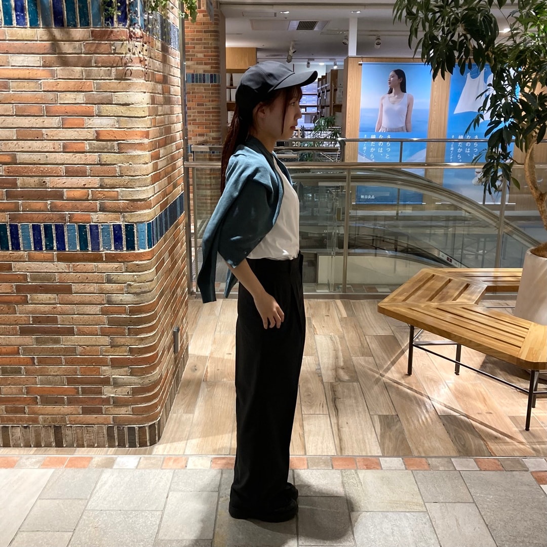 UVカット透湿撥水　防水テープ使いキャップを着用している写真