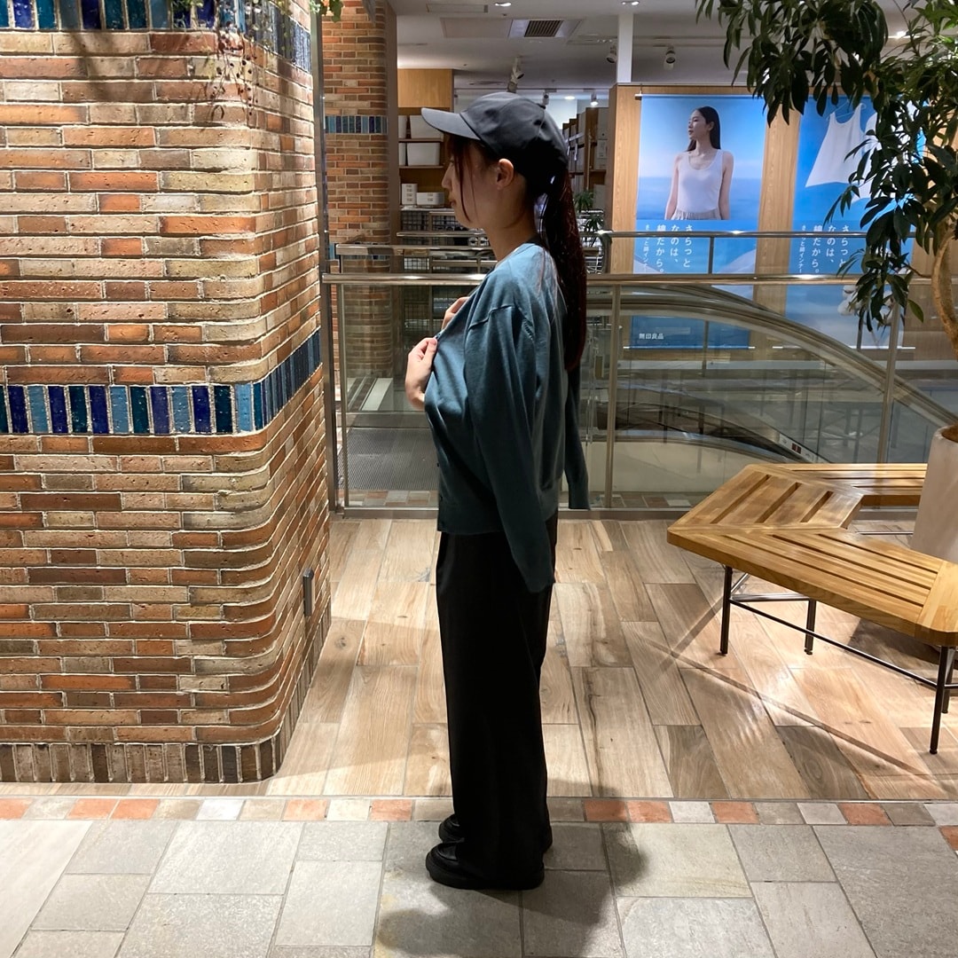 UVカット透湿撥水　防水テープ使いキャップを着用している写真