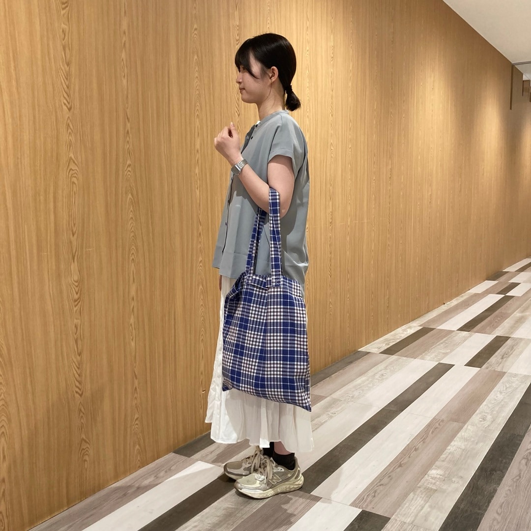 フレンチスリーブブラウス
