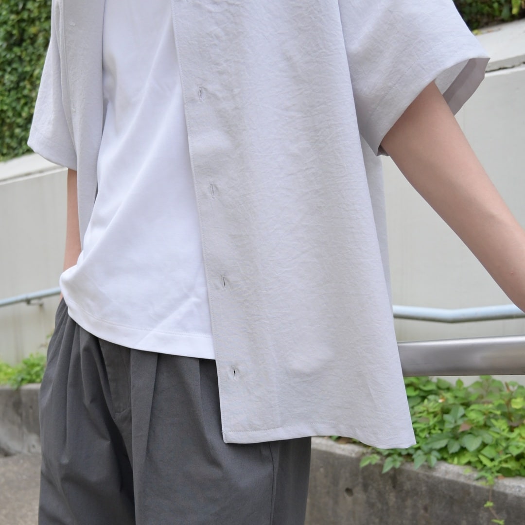 シャツ アップ