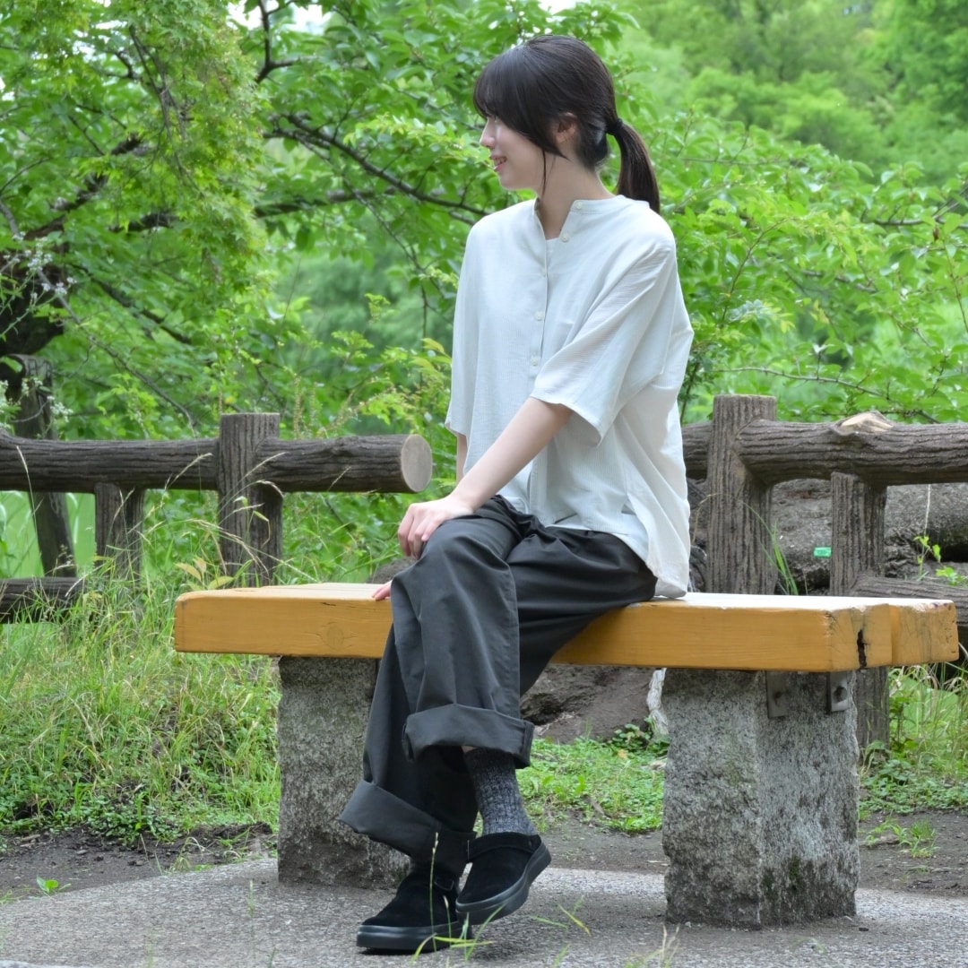 ベンチ腰掛