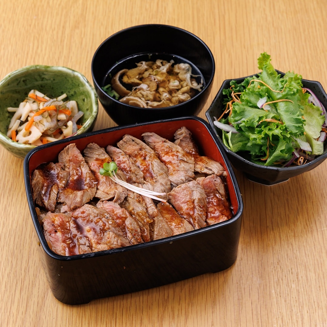 【京都山科】食べ方も量も選べるメニューいろいろ｜ビフテキ重・肉飯　ロマン亭_P12piA
