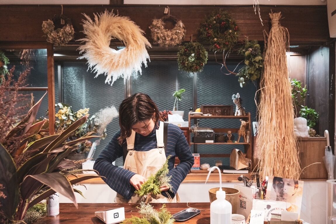 【シエスタハコダテ】茶と花と器と　茶葉をみて、花をきいて、土をあじわふ