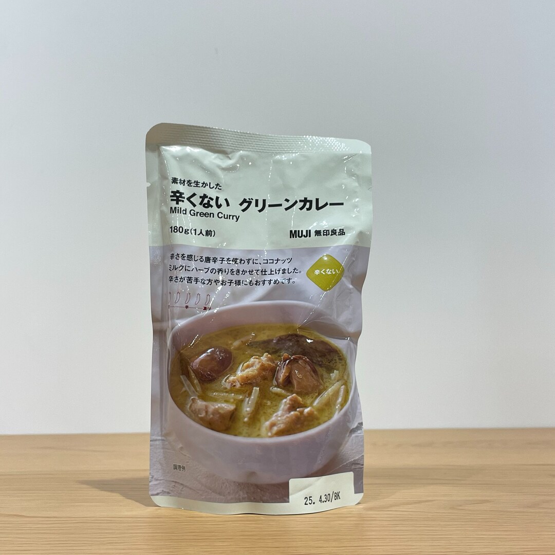 素材を生かした辛くないグリーンカレーのパッケージ写真